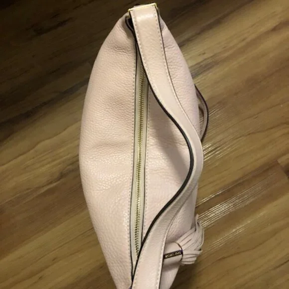 Michael Kors Leather Shoulder Bag EUC - Picture 3 of 15